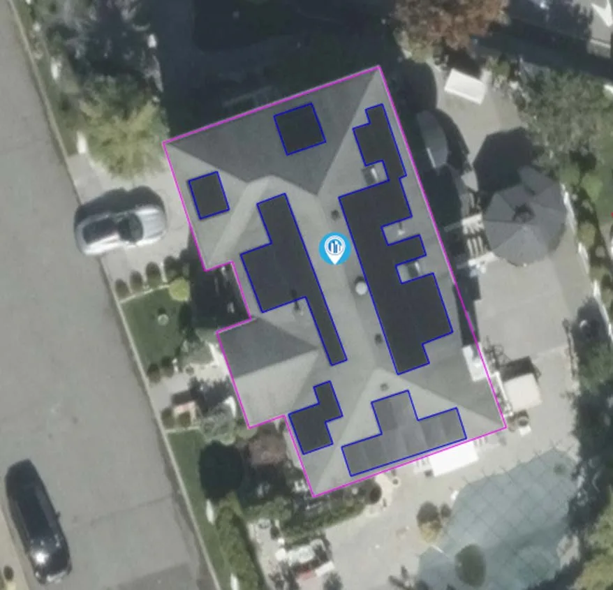 The same roof with solar panels detected and outlined, recent capture