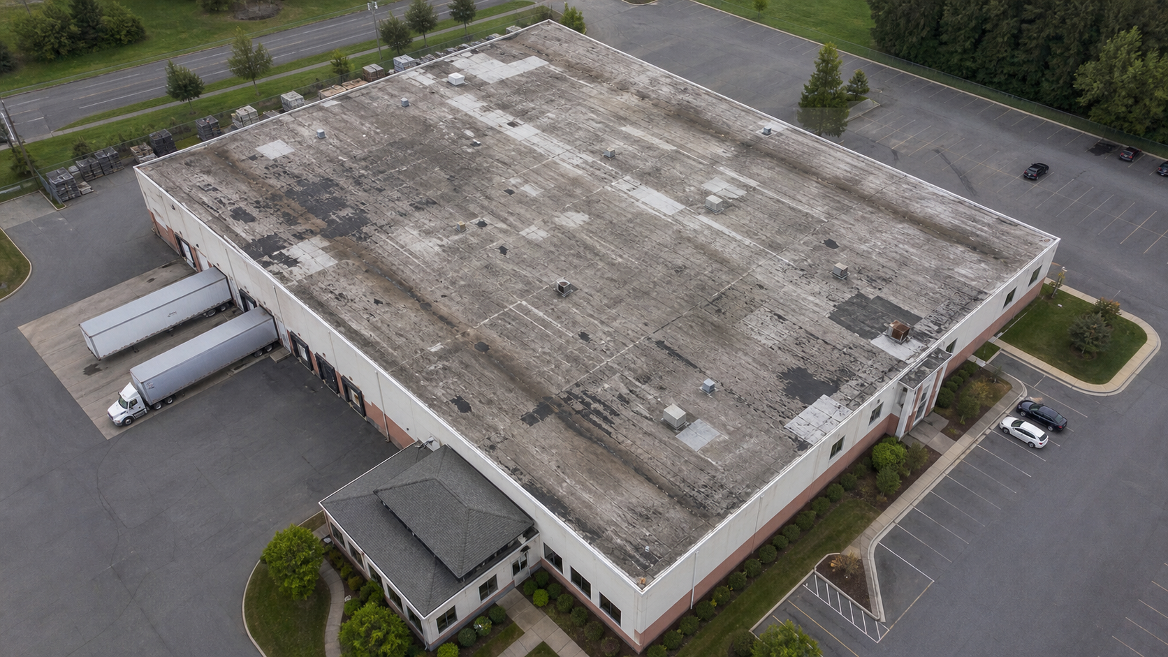 Commercial building before roof replacement